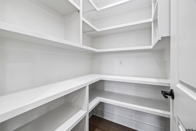 304 W Tarbutton, Troup, TX 75789