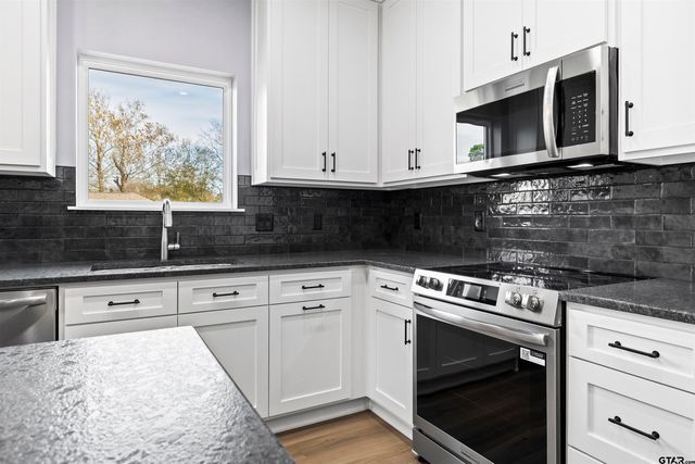 304 W Tarbutton, Troup, TX 75789