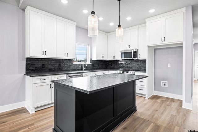 304 W Tarbutton, Troup, TX 75789