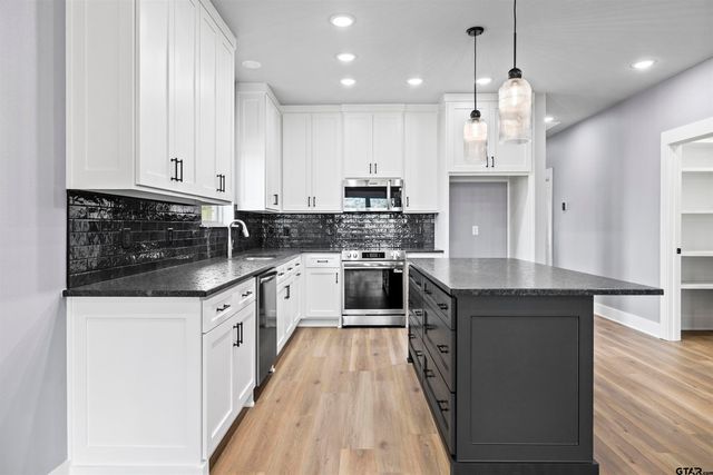 304 W Tarbutton, Troup, TX 75789