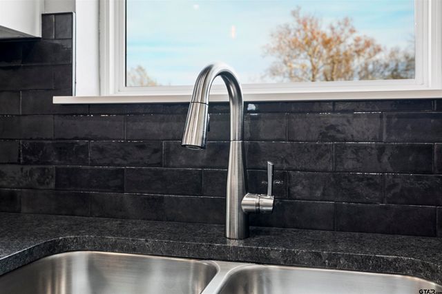 304 W Tarbutton, Troup, TX 75789