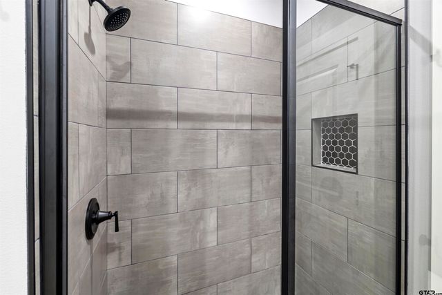 304 W Tarbutton, Troup, TX 75789