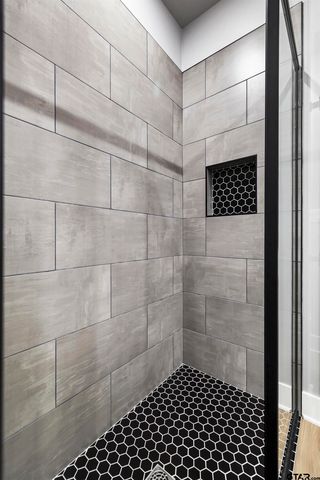 304 W Tarbutton, Troup, TX 75789