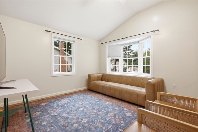 18 James St, Burlington, MA 01803