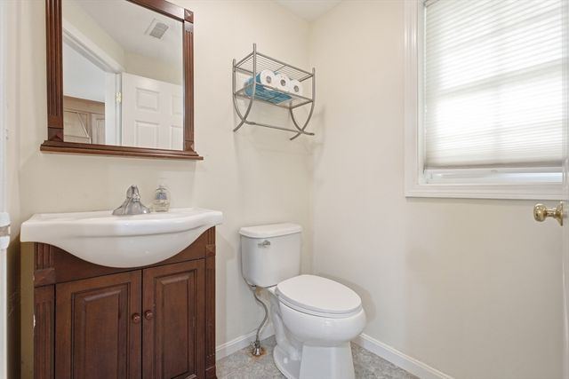18 James St, Burlington, MA 01803