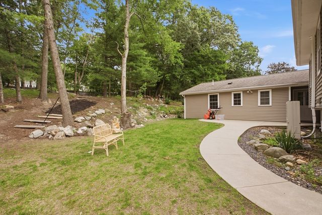 18 James St, Burlington, MA 01803