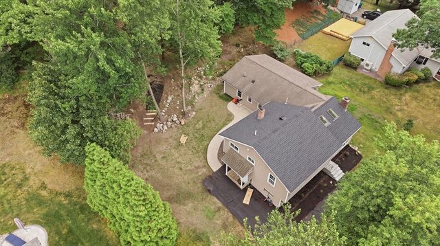 18 James St, Burlington, MA 01803