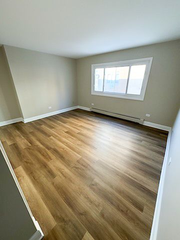 677 S RIVER Road 2D, Des Plaines, IL 60016