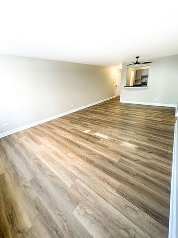 677 S RIVER Road 2D, Des Plaines, IL 60016