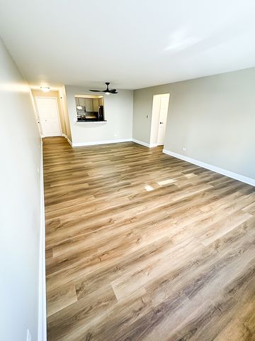 677 S RIVER Road 2D, Des Plaines, IL 60016