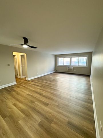 677 S RIVER Road 2D, Des Plaines, IL 60016