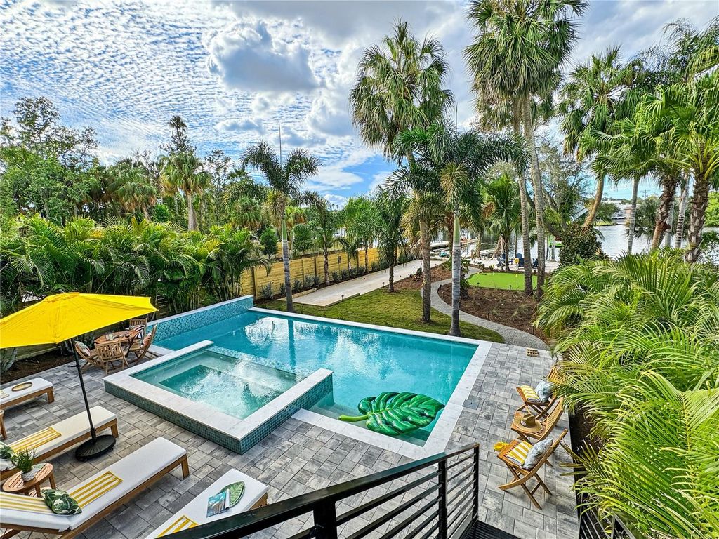Image 2 of property listing at 2519/1 N RIVERSIDE DR, Tampa, FL 33602
