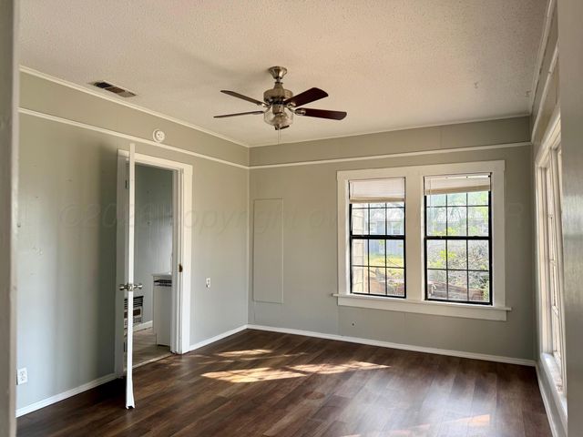 200 S Main Street, Childress, TX 79201