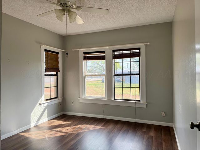 200 S Main Street, Childress, TX 79201