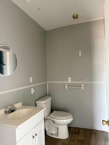 200 S Main Street, Childress, TX 79201