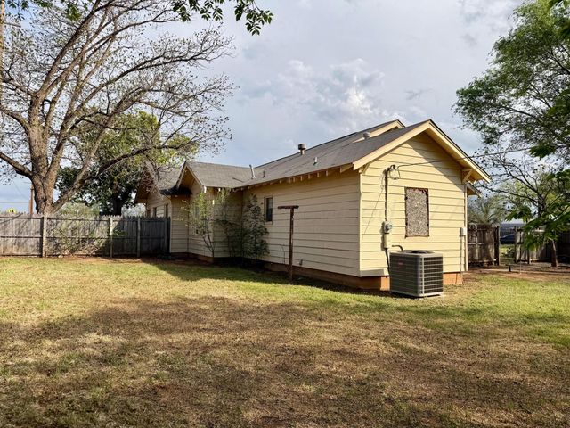 200 S Main Street, Childress, TX 79201