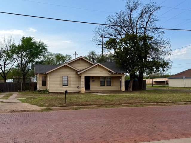 200 S Main Street, Childress, TX 79201