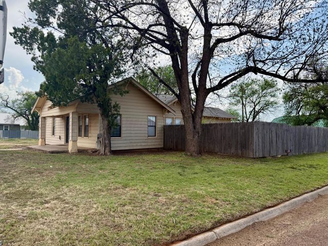 200 S Main Street, Childress, TX 79201