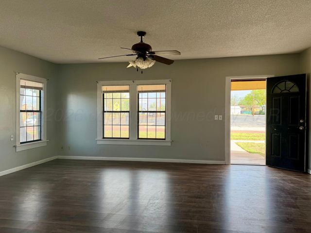 200 S Main Street, Childress, TX 79201