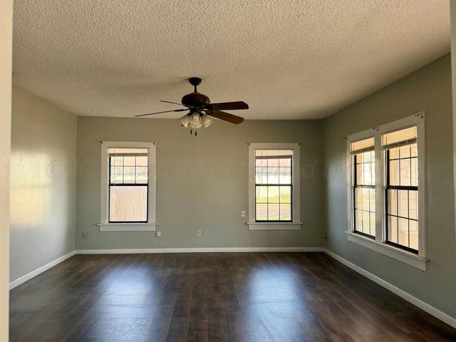 200 S Main Street, Childress, TX 79201