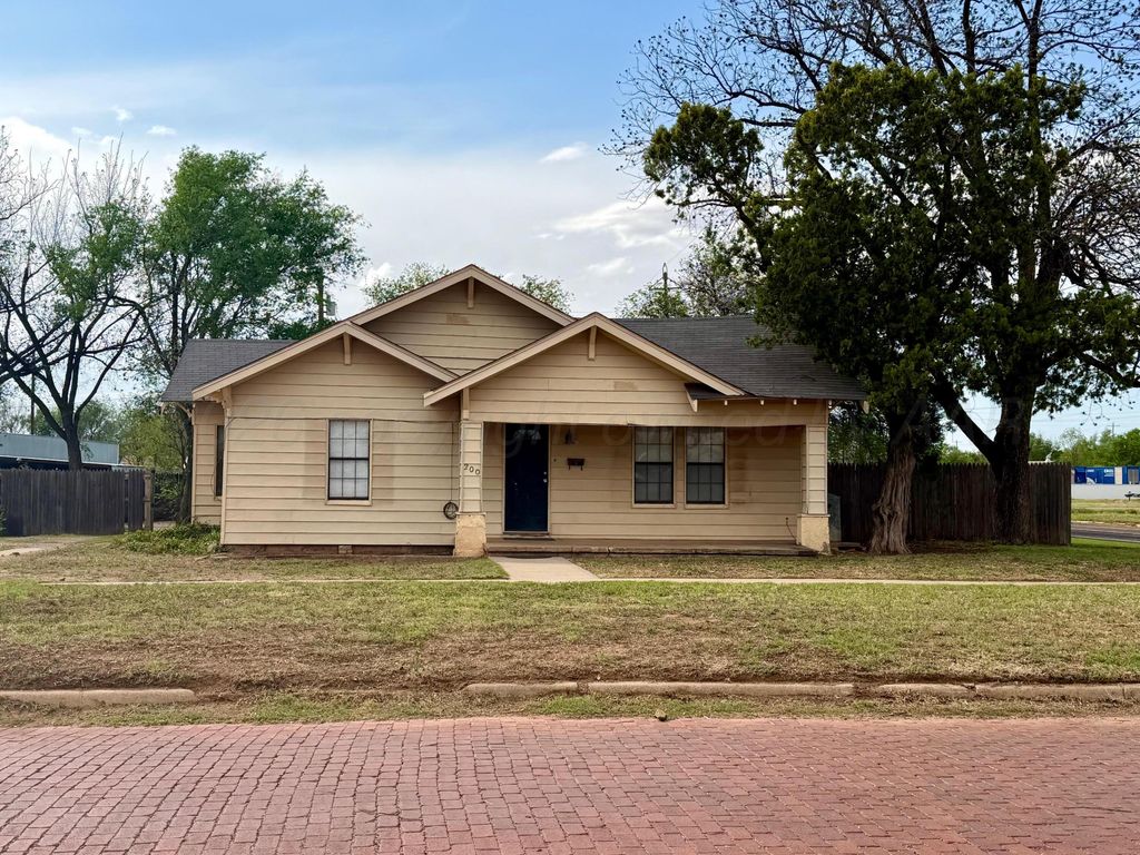 200 S Main Street, Childress, TX 79201