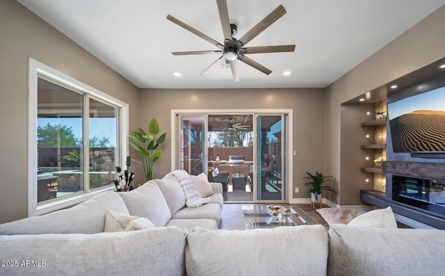 40722 N HARBOUR TOWN Court, Anthem, AZ 85086