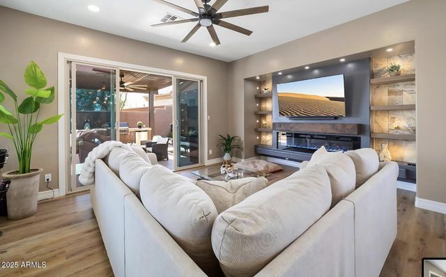 40722 N HARBOUR TOWN Court, Anthem, AZ 85086