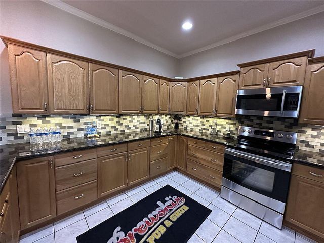 134 Clearwater CT 8, Canyon Lake, TX 78133