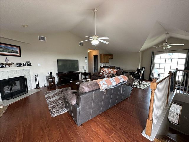 134 Clearwater CT 8, Canyon Lake, TX 78133