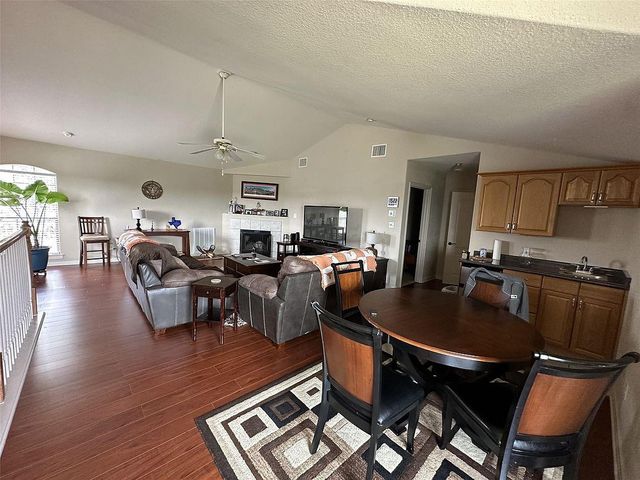 134 Clearwater CT 8, Canyon Lake, TX 78133