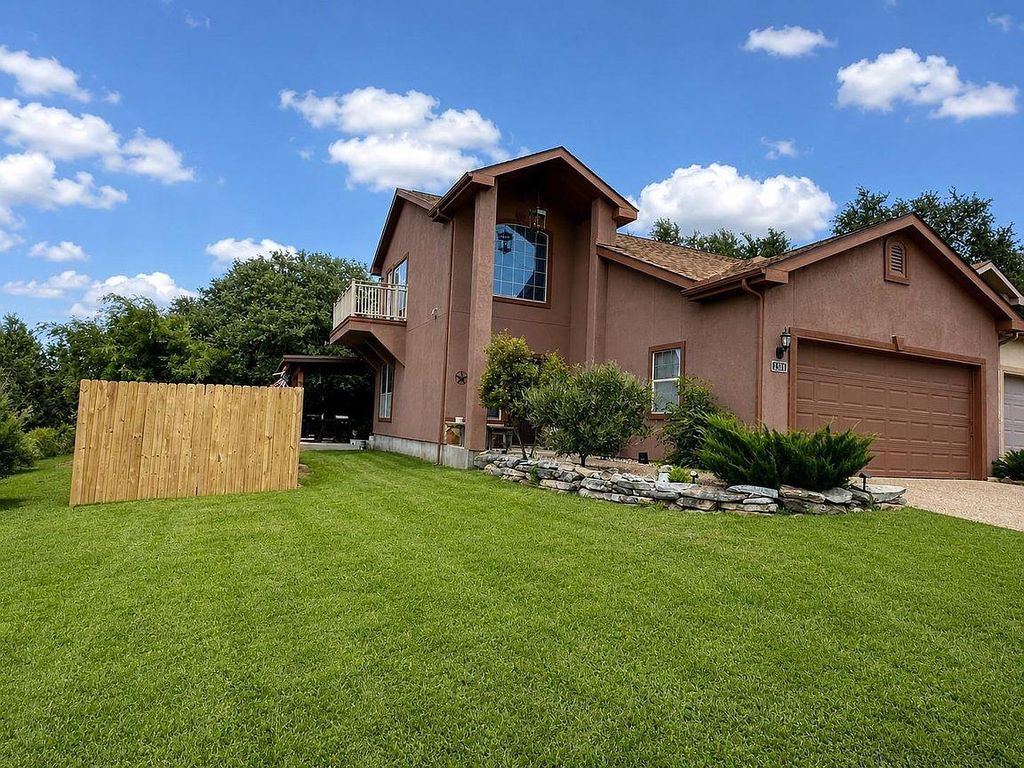 134 Clearwater CT 8, Canyon Lake, TX 78133