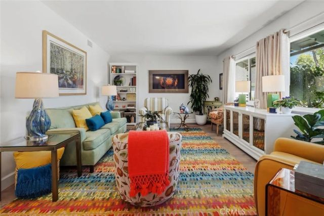 22240 Hart, Canoga Park, CA 91303
