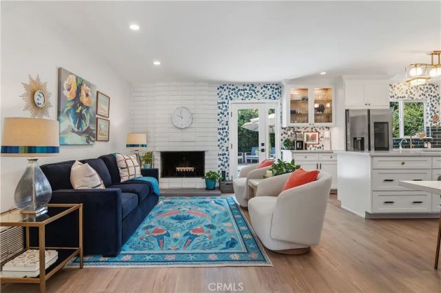 22240 Hart, Canoga Park, CA 91303