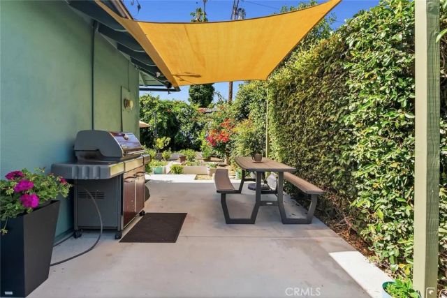 22240 Hart, Canoga Park, CA 91303