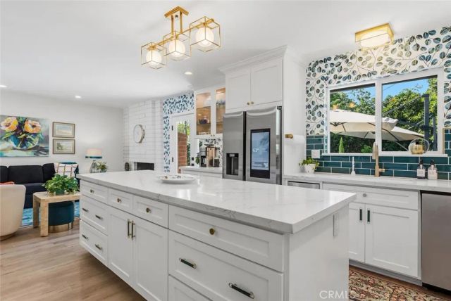 22240 Hart, Canoga Park, CA 91303