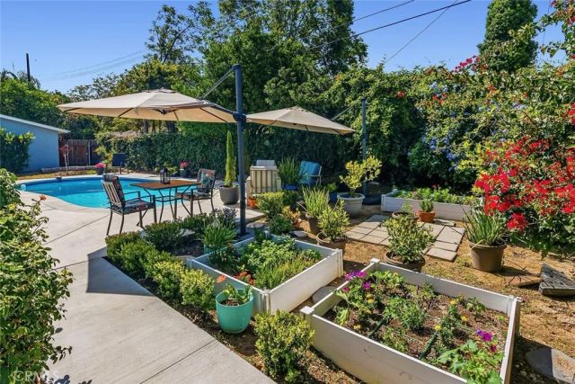 22240 Hart, Canoga Park, CA 91303