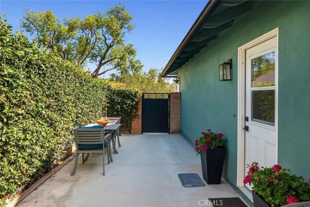 22240 Hart, Canoga Park, CA 91303