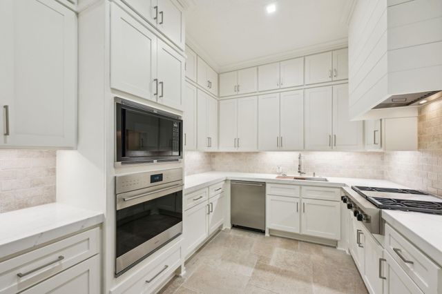 2102 Countryshire Lane, Richmond, TX 77406
