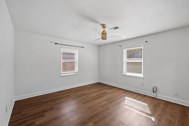 10151 Brinwood Drive, Houston, TX 77043