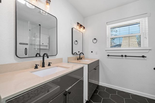 10151 Brinwood Drive, Houston, TX 77043