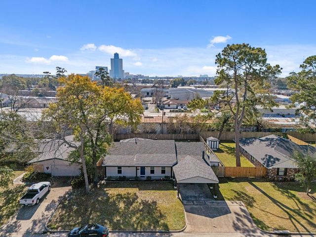 10151 Brinwood Drive, Houston, TX 77043