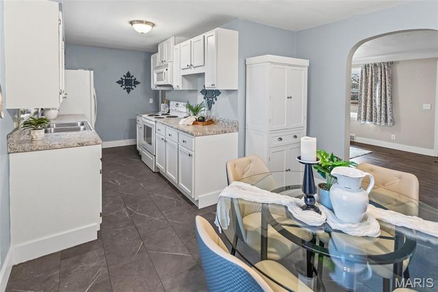 7210 Montclair Avenue, Godfrey, IL 62035