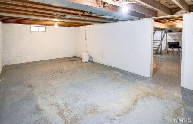 7210 Montclair Avenue, Godfrey, IL 62035