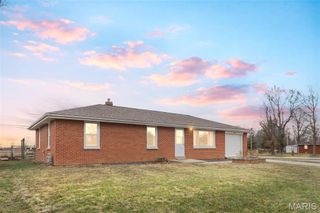 7210 Montclair Avenue, Godfrey, IL 62035