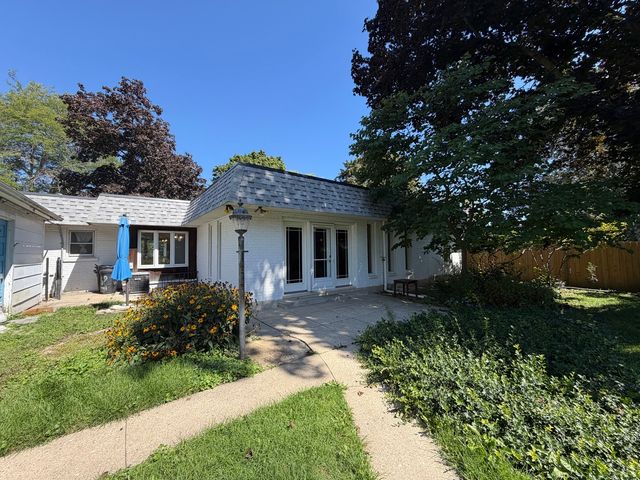 99 Mariposa Avenue, Waukegan, IL 60087