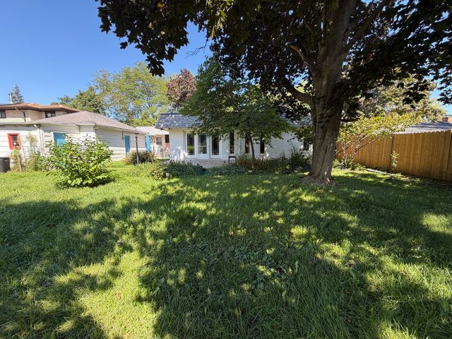 99 Mariposa Avenue, Waukegan, IL 60087
