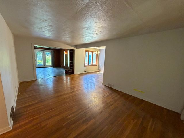 99 Mariposa Avenue, Waukegan, IL 60087