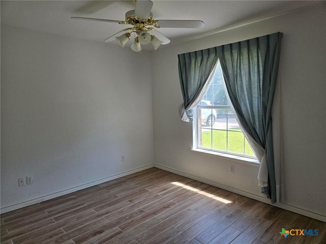 120 Gardenridge Drive, Seguin, TX 78155