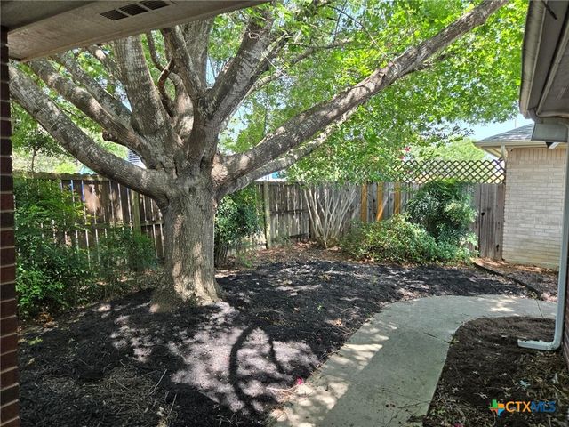 120 Gardenridge Drive, Seguin, TX 78155
