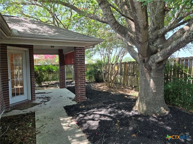 120 Gardenridge Drive, Seguin, TX 78155